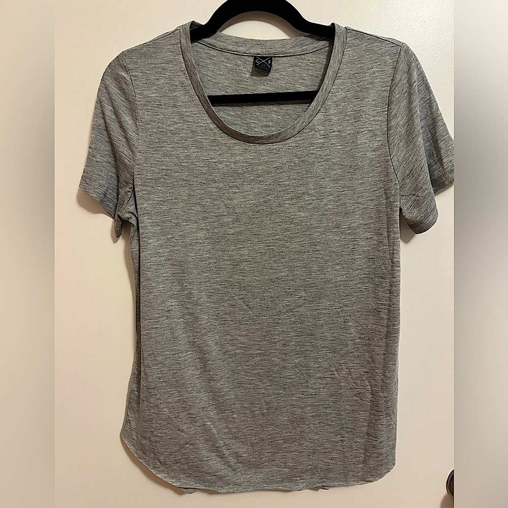 GF Collection Scoop Neck Tee, size XS
